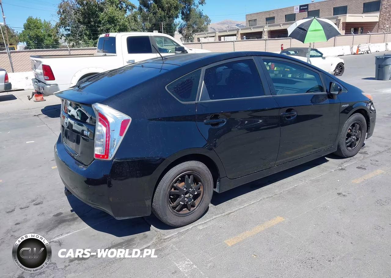 2014 Toyota Prius Two VIN:JTDKN3DU9E1764018 - 4