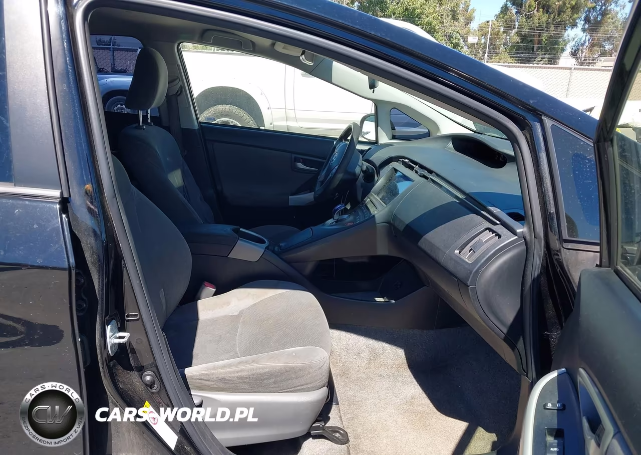2014 Toyota Prius Two VIN:JTDKN3DU9E1764018 - 5