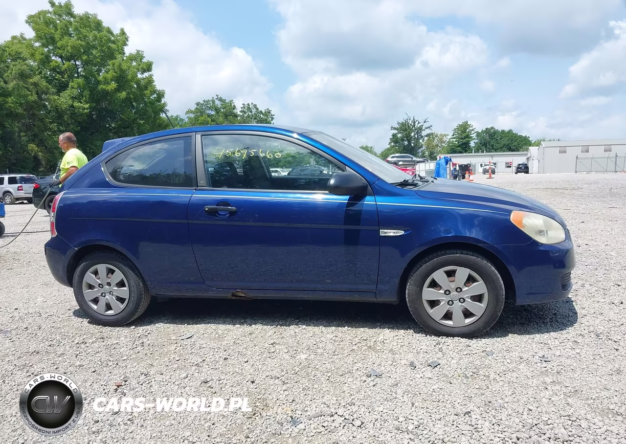 2008 Hyundai Accent Gs VIN:KMHCM36CX8U082890 - 13