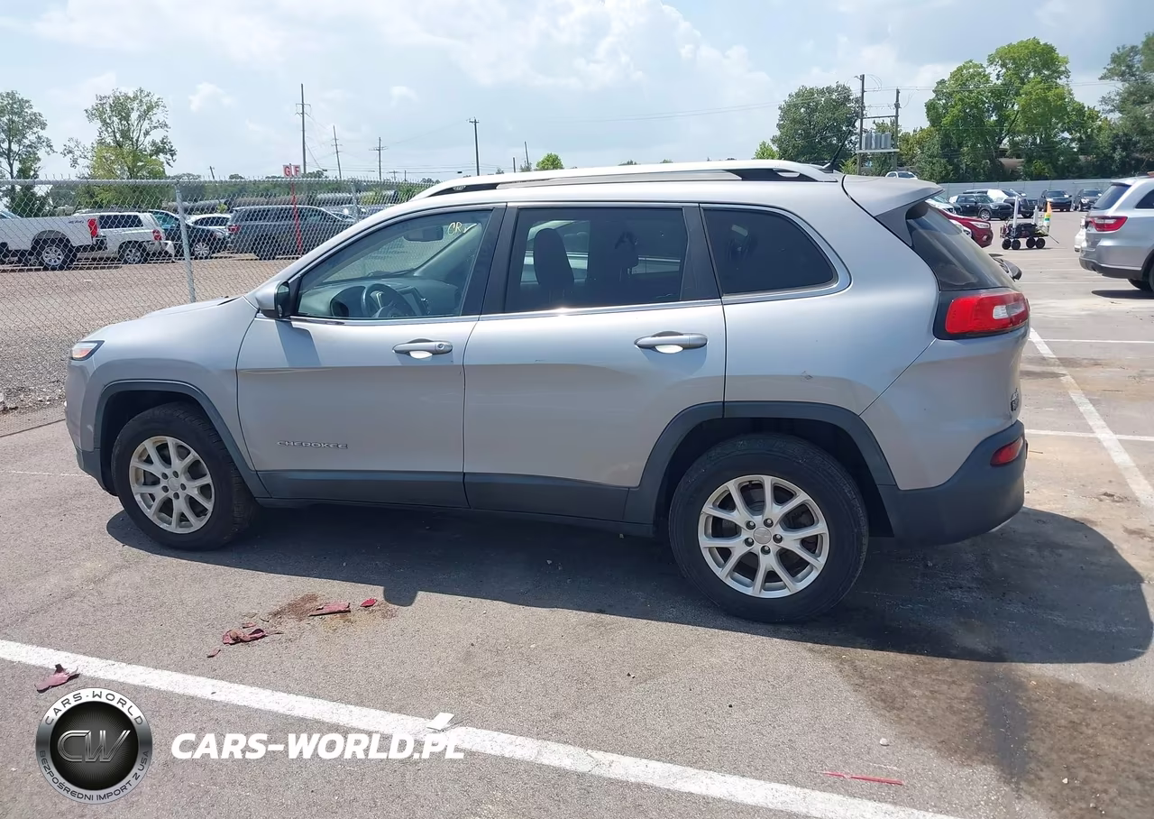 2015 Jeep Cherokee Latitude VIN:1C4PJMCS1FW525087 - 13