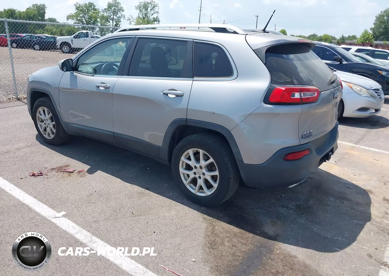 2015 Jeep Cherokee Latitude VIN:1C4PJMCS1FW525087 - 3