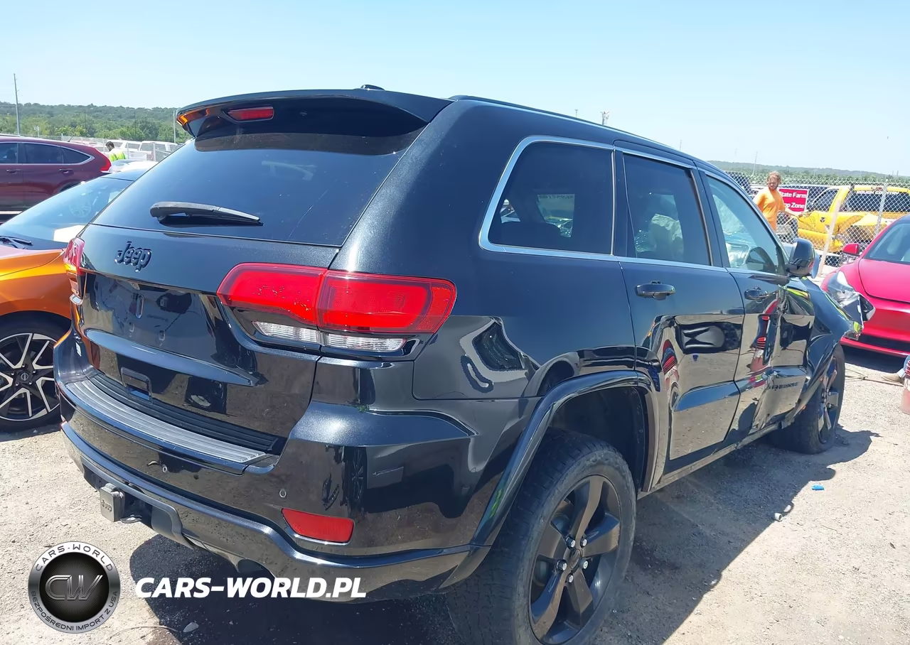 2015 Jeep Grand Cherokee Altitude VIN:1C4RJFAG1FC224856 - 4