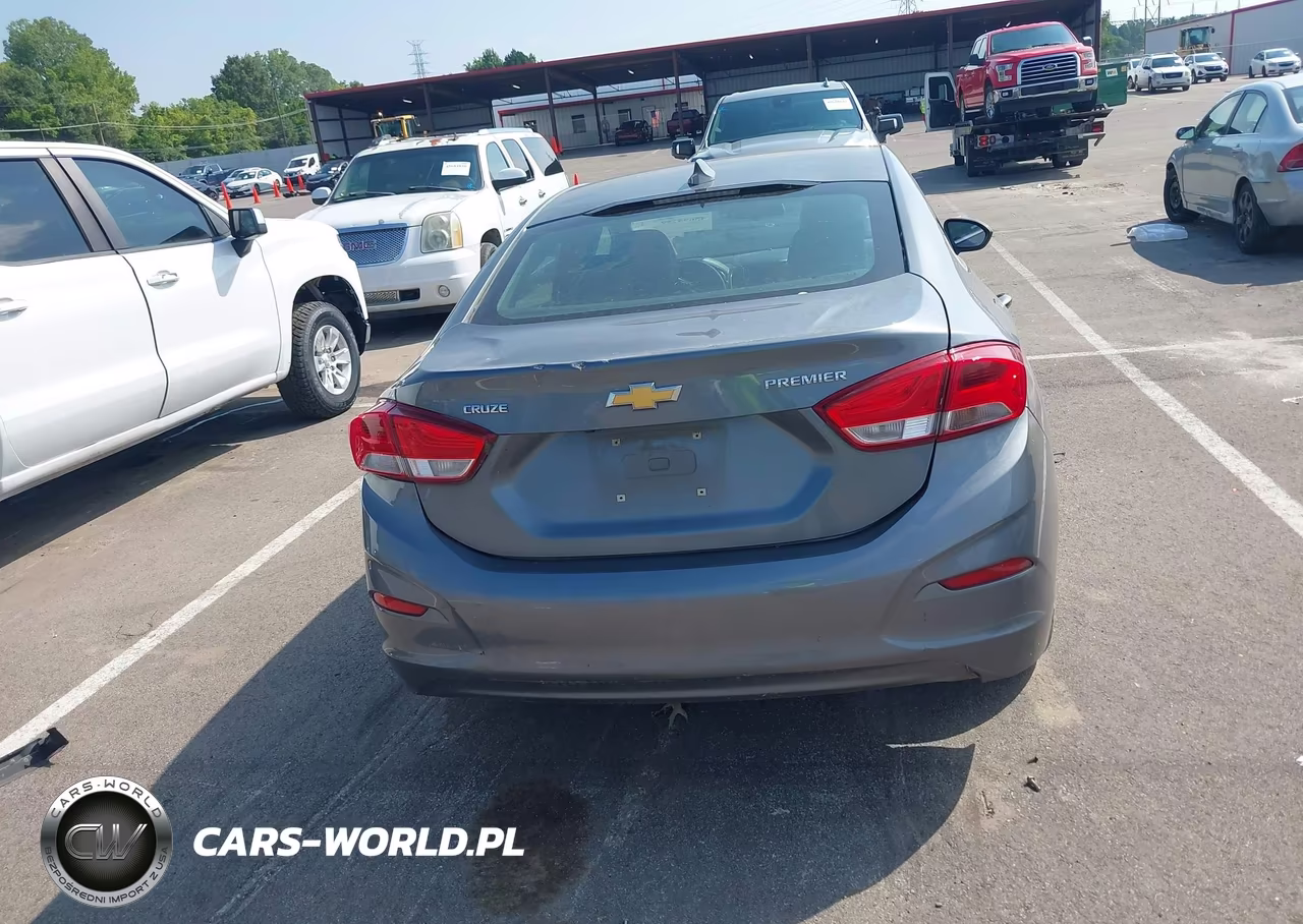2019 Chevrolet Cruze Premier VIN:1G1BF5SM8K7100693 - 17