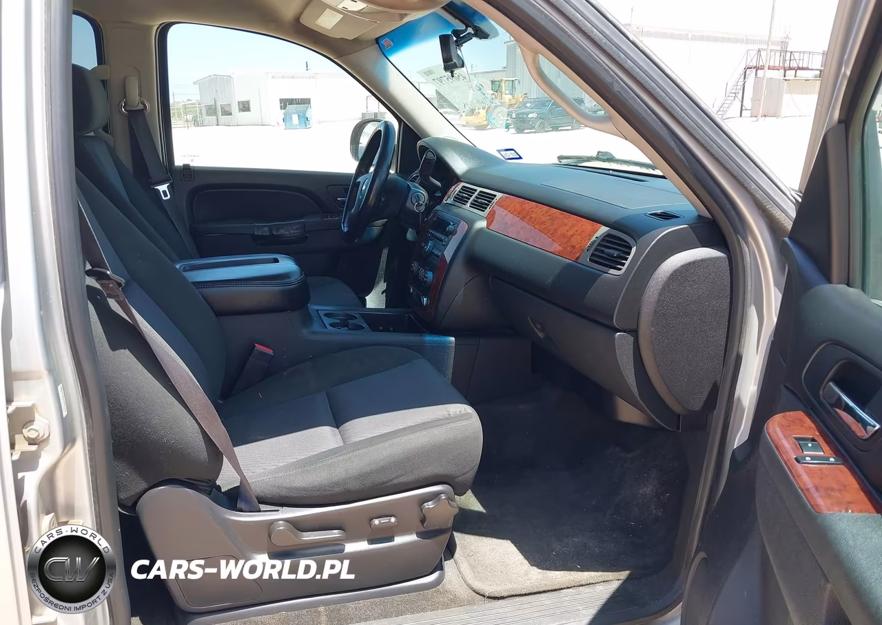 2013 Chevrolet Suburban Ls VIN:1GNSCHE09DR231804 - 5