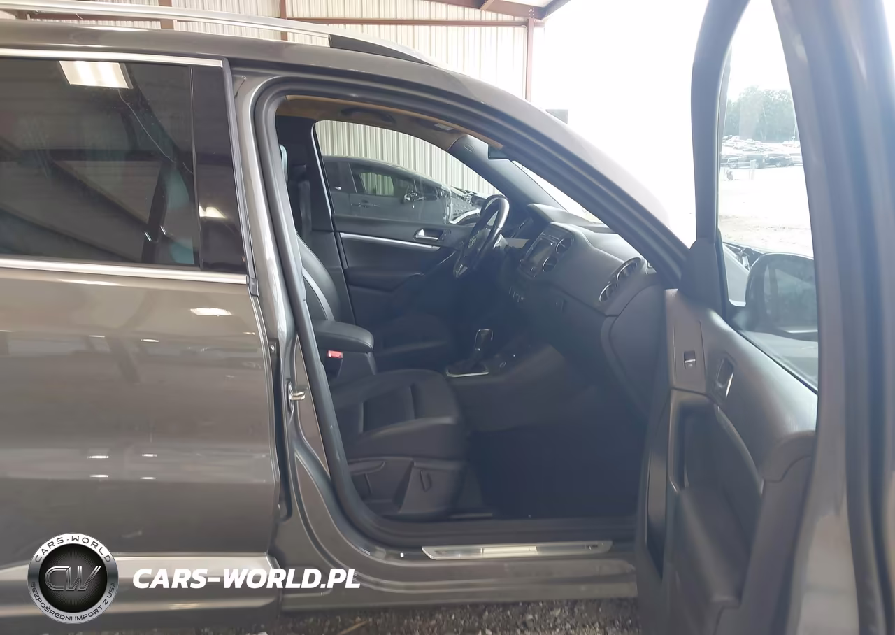 2016 Volkswagen Tiguan R-Line-S-Se-Sel VIN:WVGAV7AX1GW045798 - 5
