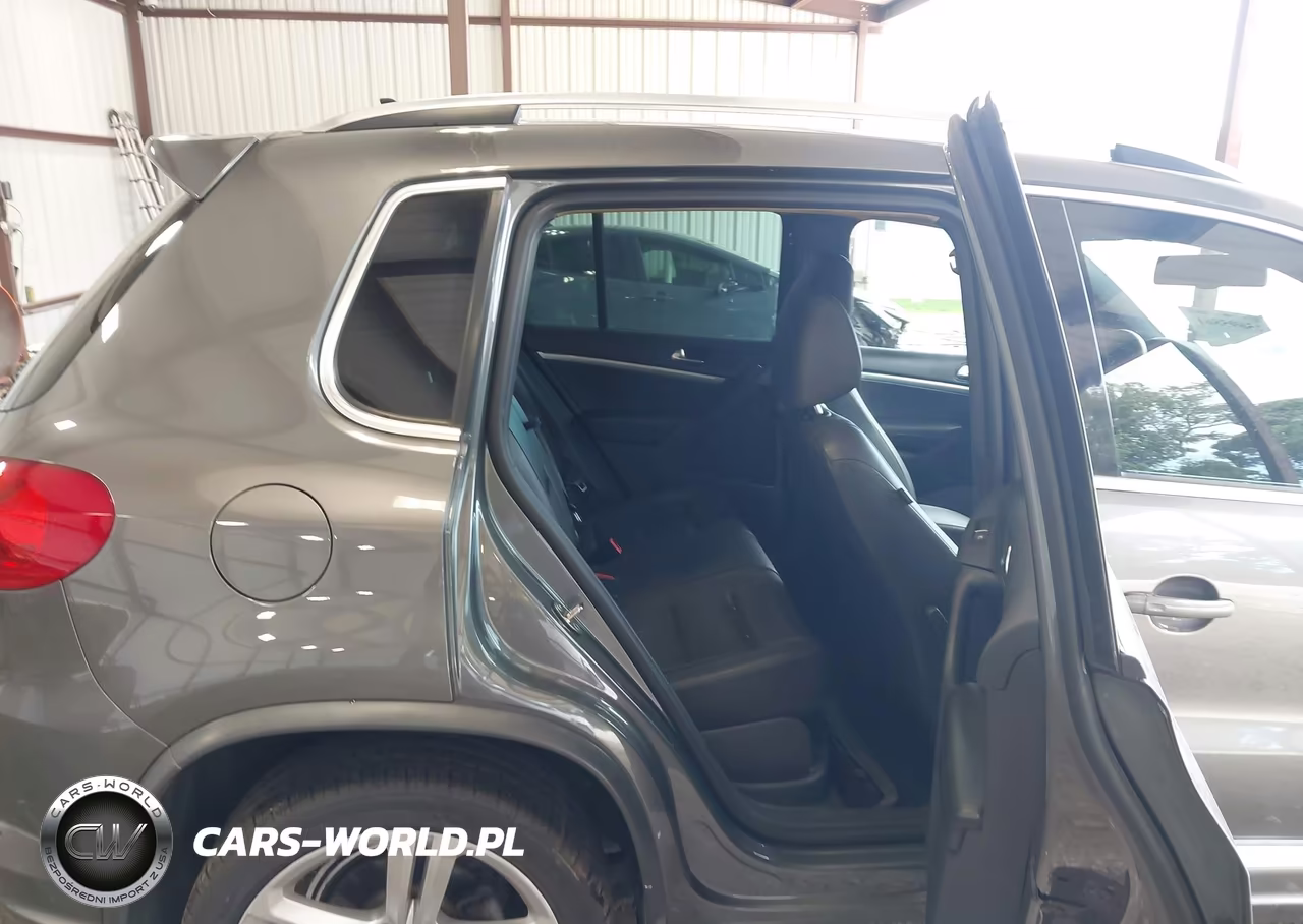 2016 Volkswagen Tiguan R-Line-S-Se-Sel VIN:WVGAV7AX1GW045798 - 8