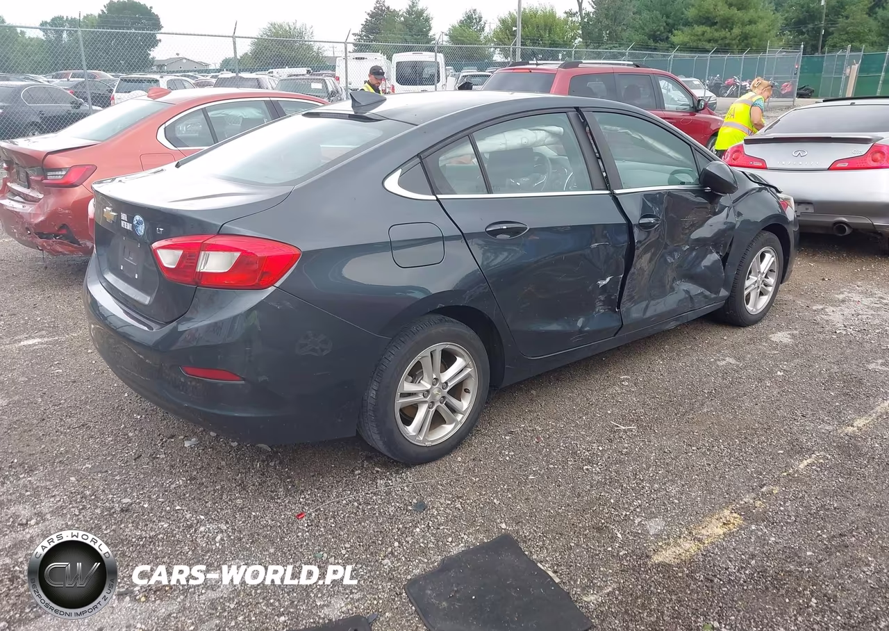 2017 Chevrolet Cruze Lt Auto VIN:1G1BE5SM3H7160327 - 4