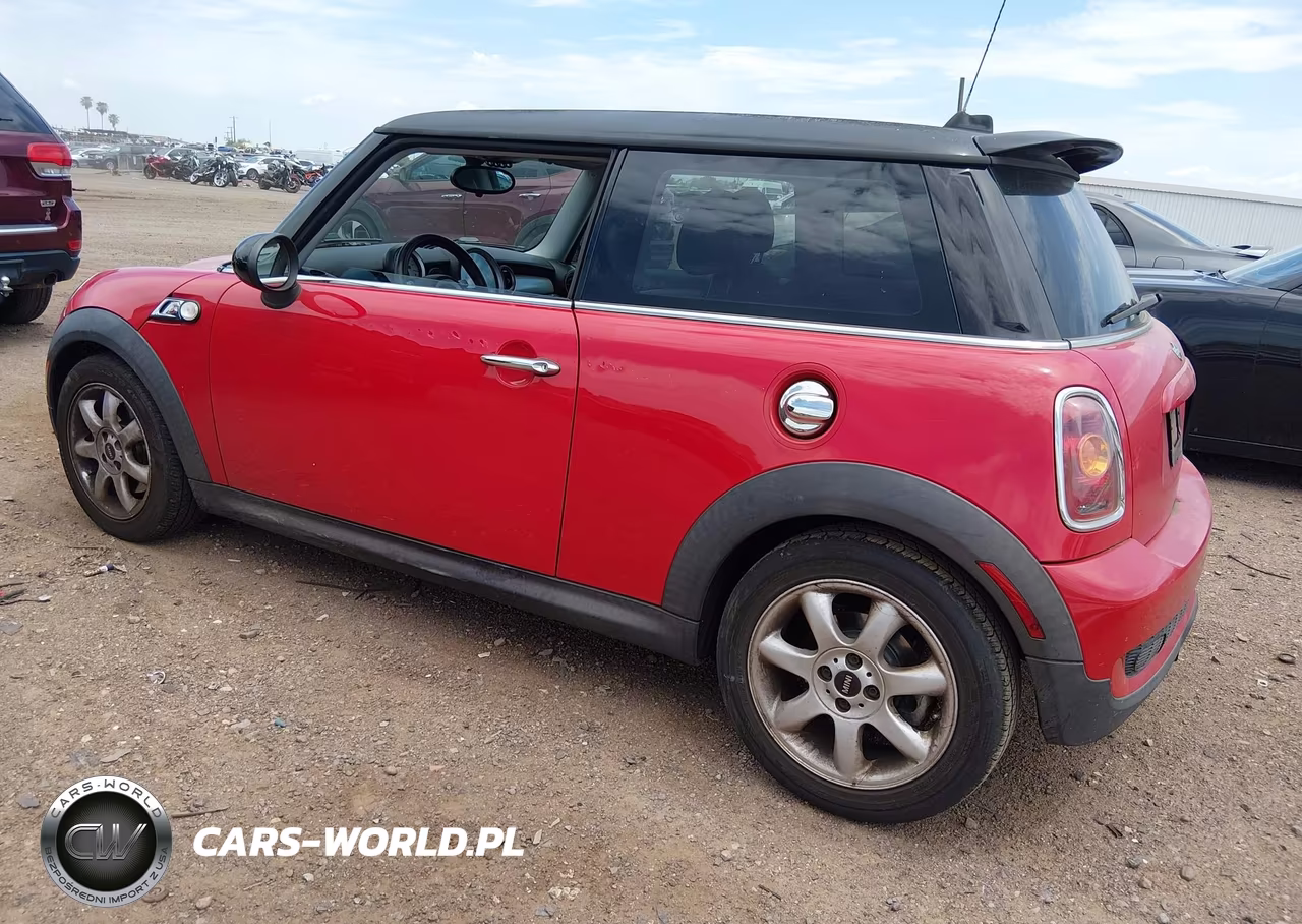2010 Mini Cooper S VIN:WMWMF7C59ATZ71110 - 3