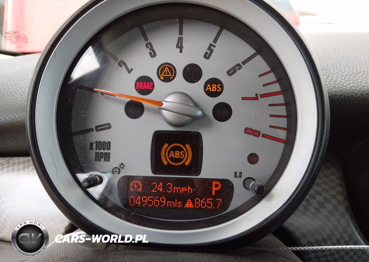 2010 Mini Cooper S VIN:WMWMF7C59ATZ71110 - 7