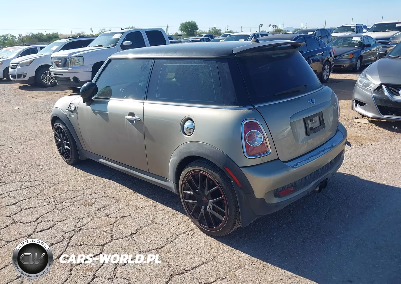 2010 Mini Cooper S VIN:WMWMF7C53ATZ70373 - 3