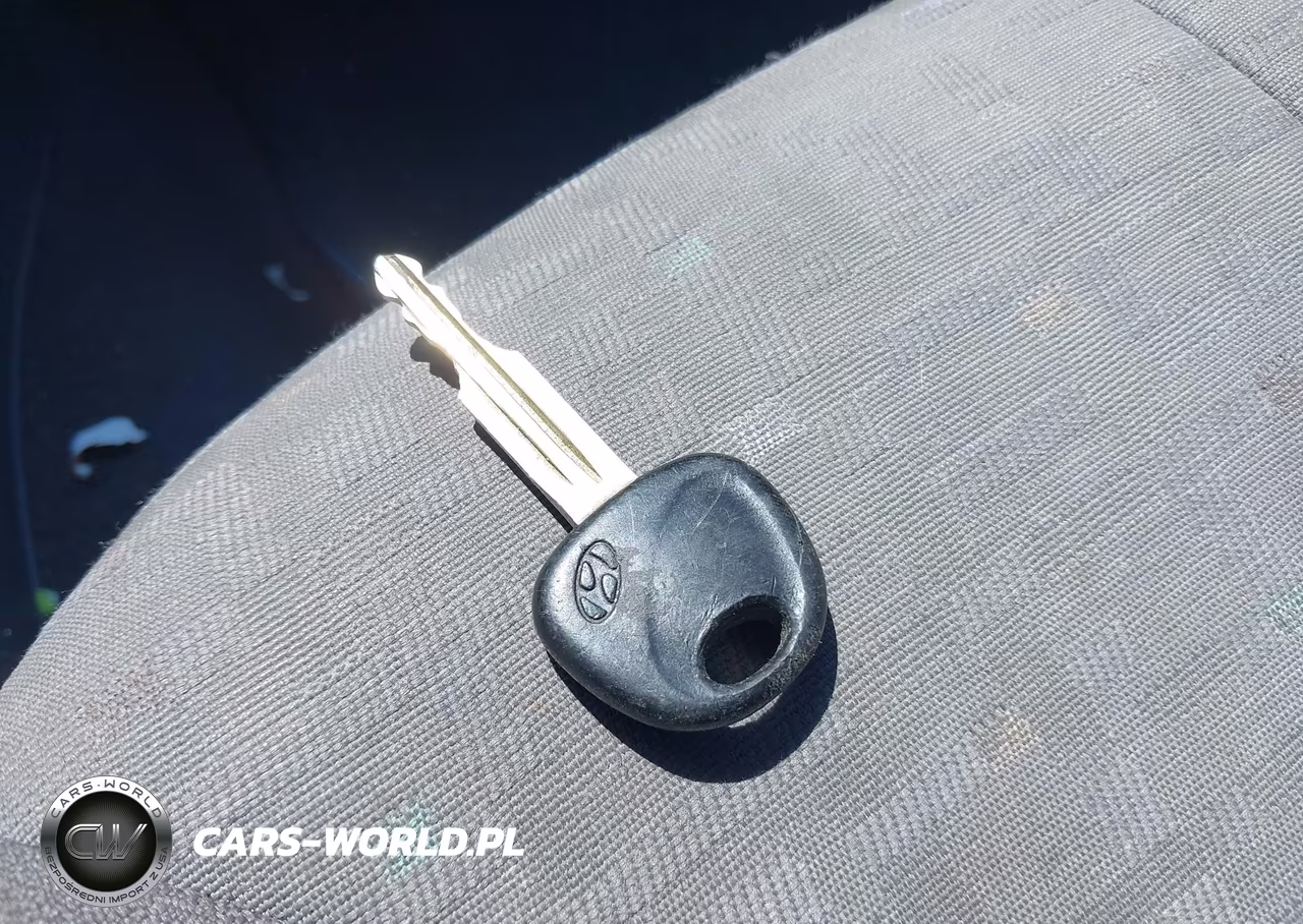 2005 Hyundai Accent Gls VIN:KMHCG45C95U616147 - 11