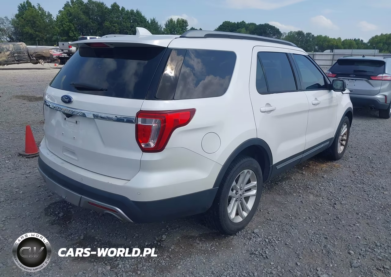 2017 Ford Explorer Xlt VIN:1FM5K7D86HGA73056 - 4