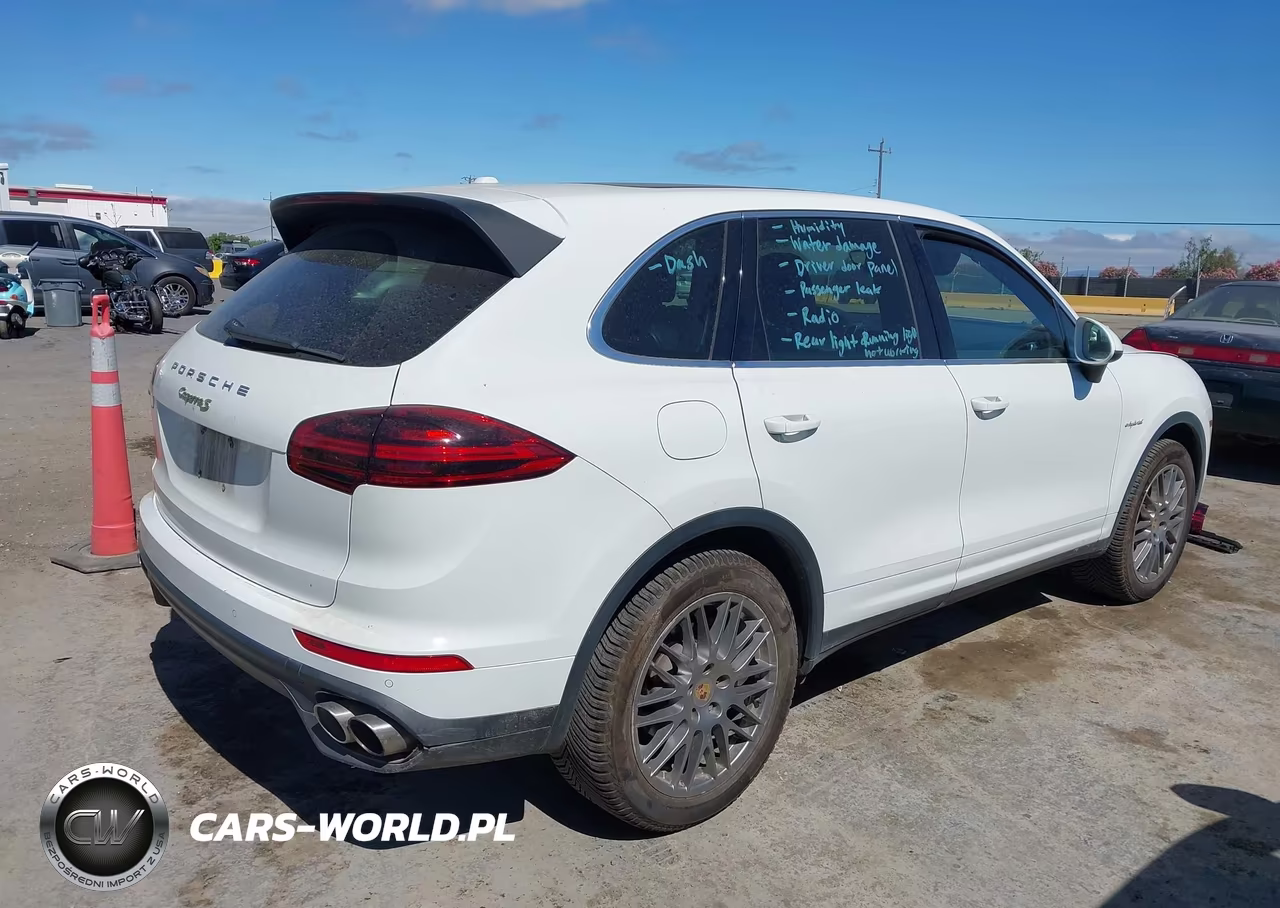 2016 Porsche Cayenne E-Hybrid S VIN:WP1AE2A21GLA64332 - 4