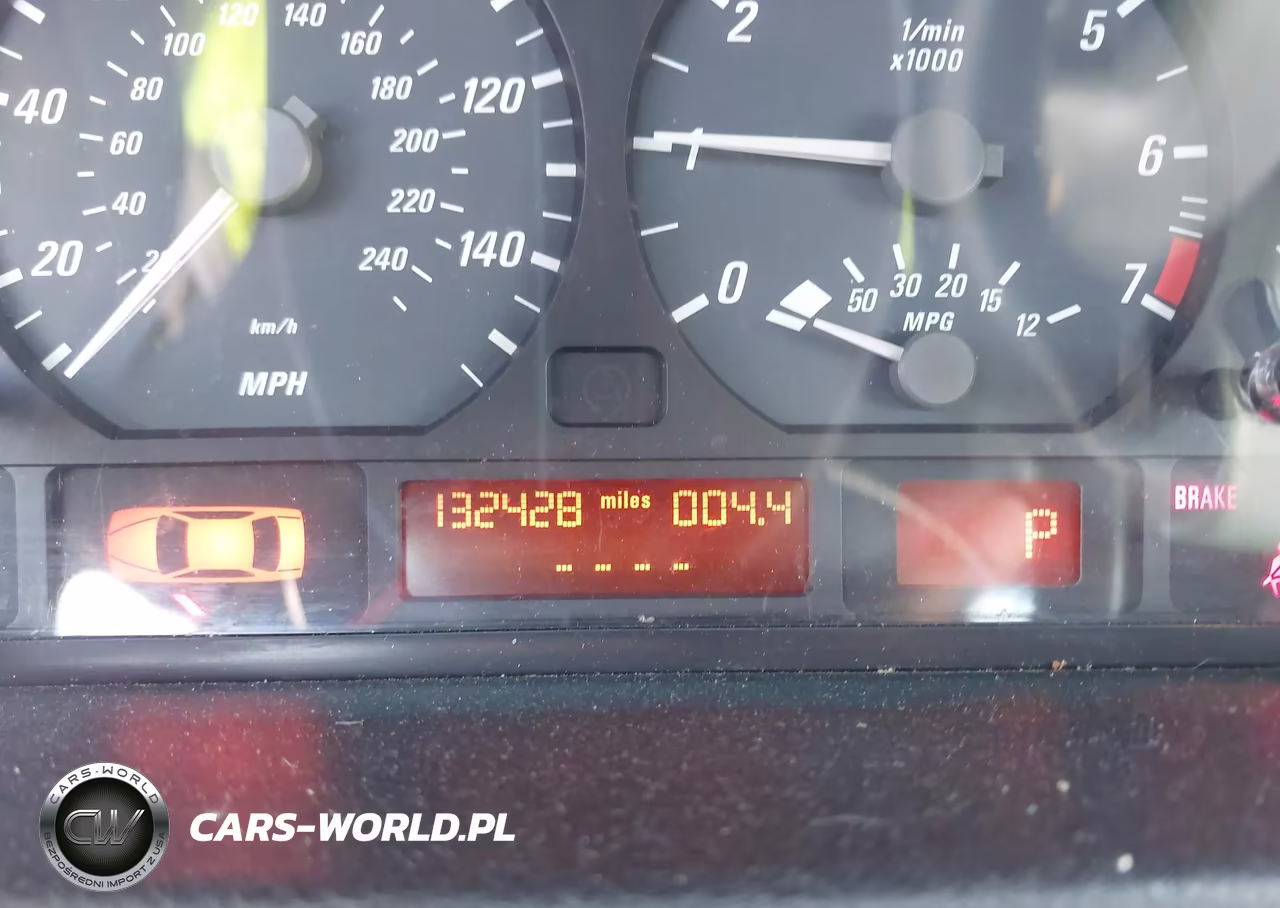 2006 BMW 325Ci VIN:WBABW33406PX84135 - 7