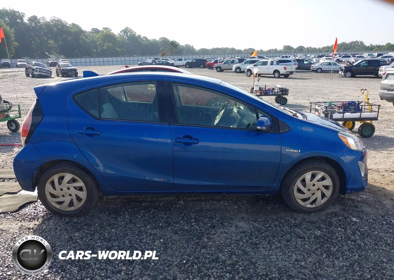 2015 Toyota Prius C One VIN:JTDKDTB31F1103985 - 13
