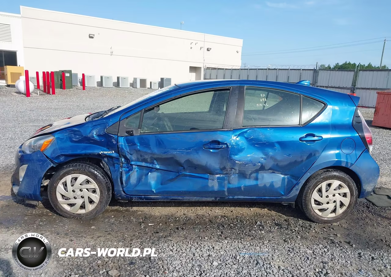2015 Toyota Prius C One VIN:JTDKDTB31F1103985 - 14