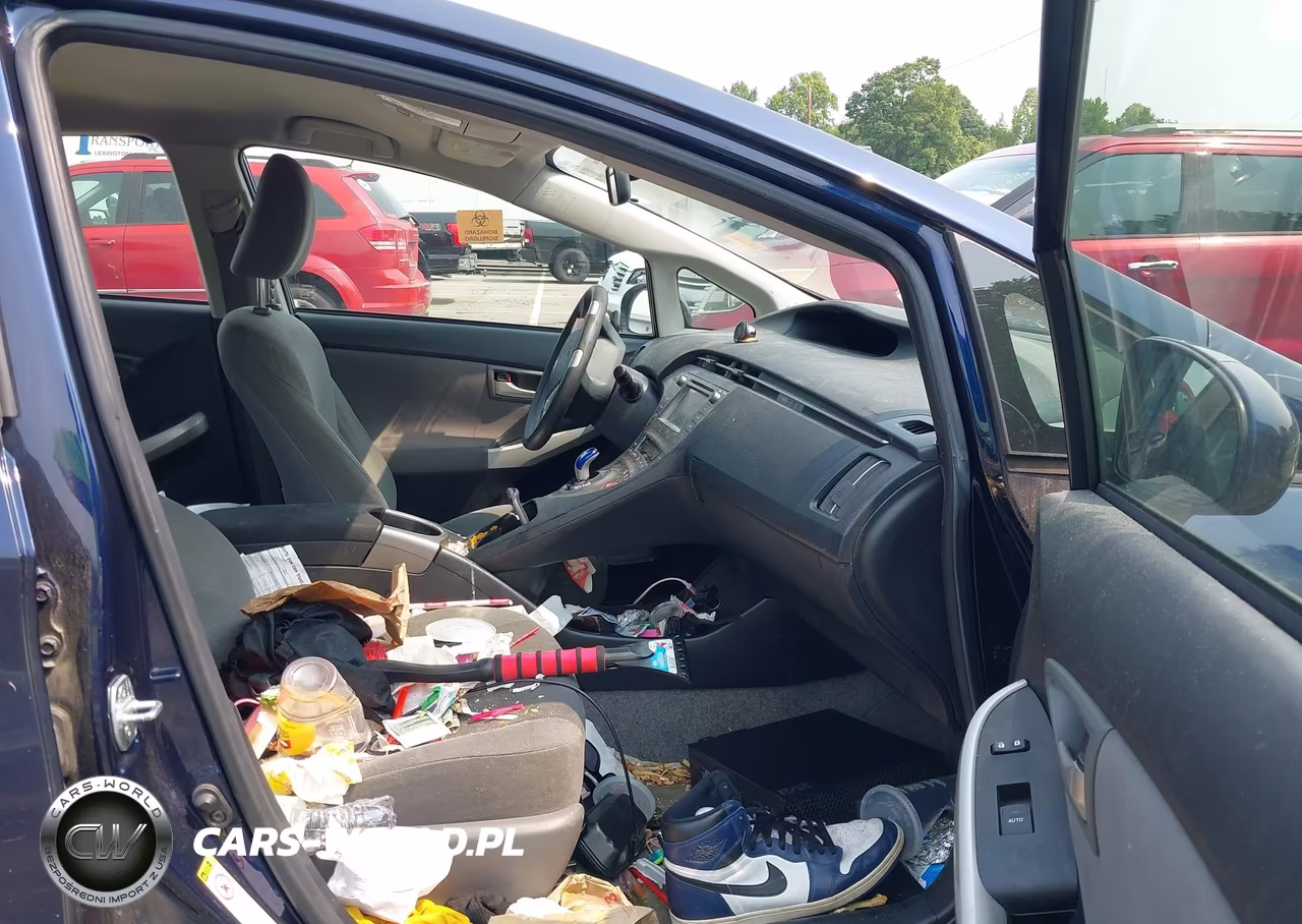 2012 Toyota Prius Two VIN:JTDKN3DU8C0333656 - 5