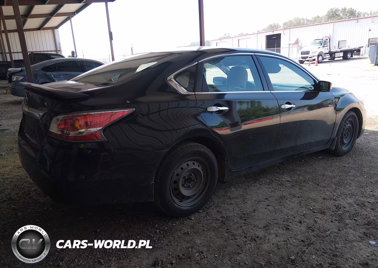 2015 Nissan Altima 2.5 S VIN:1N4AL3AP4FC570749 - 4