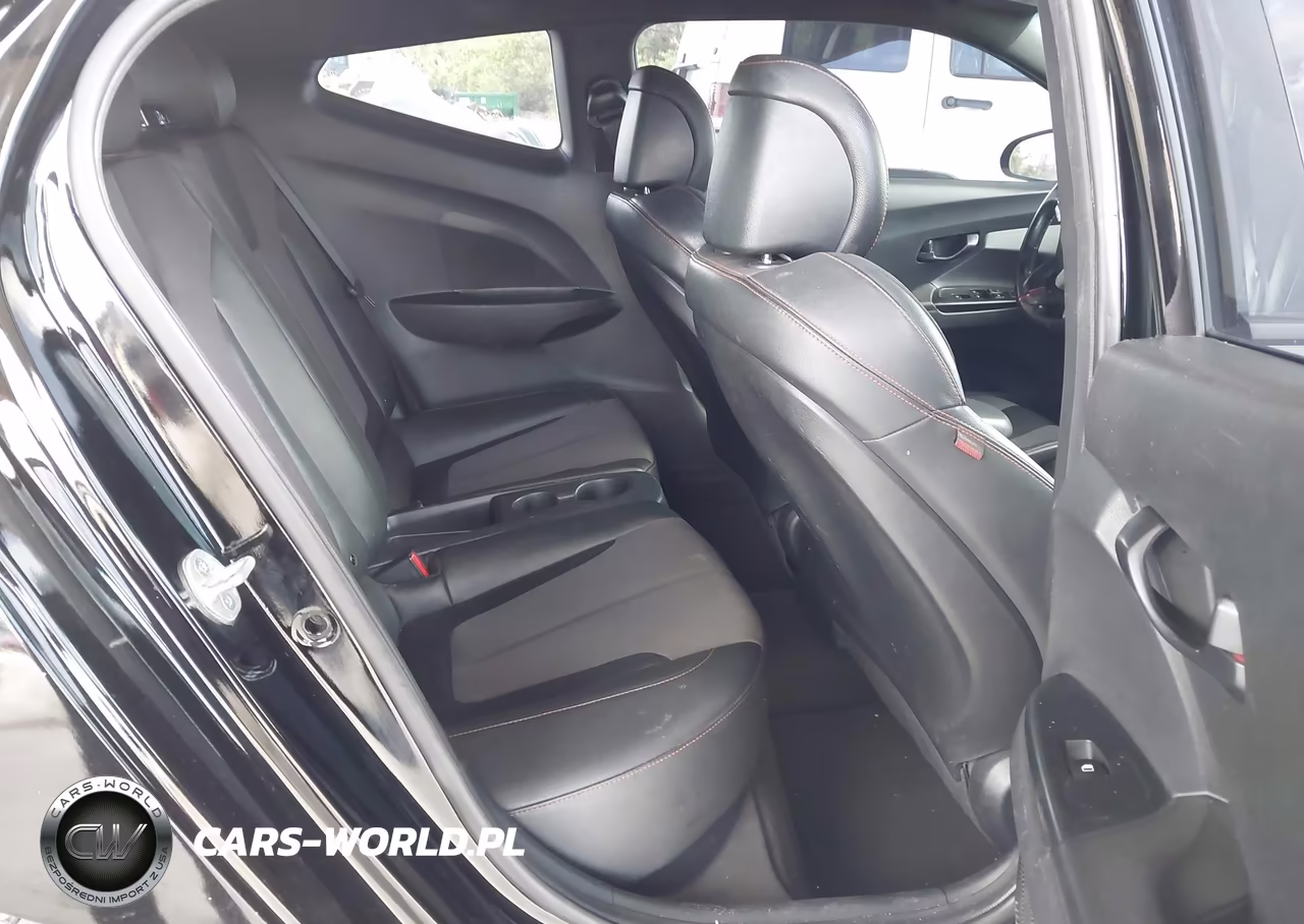 2020 Hyundai Veloster Turbo VIN:KMHTH6ABXLU021424 - 8