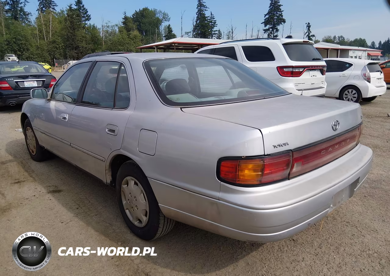 1992 Toyota Camry Le VIN:4T1SK12E9NU100675 - 3