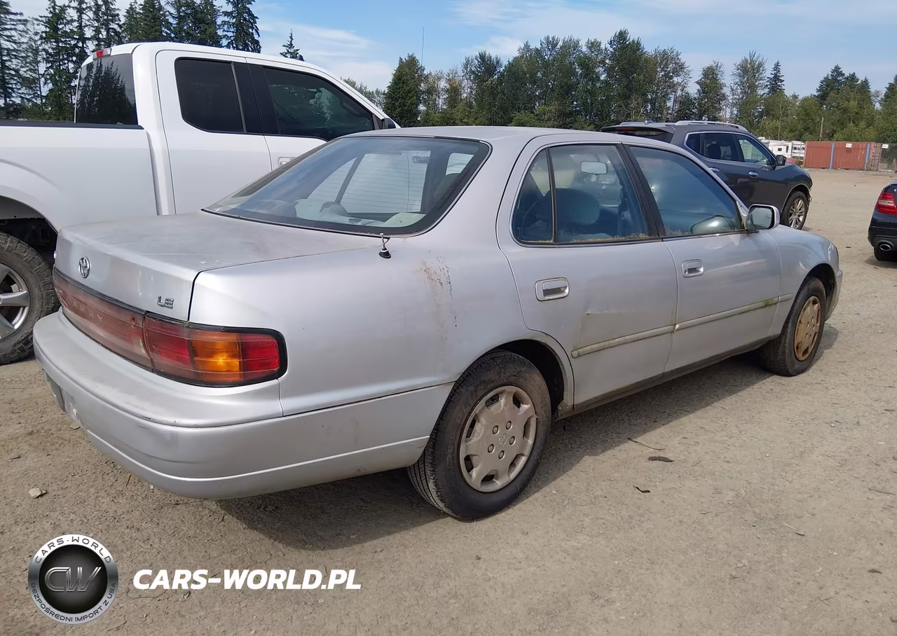 1992 Toyota Camry Le VIN:4T1SK12E9NU100675 - 4