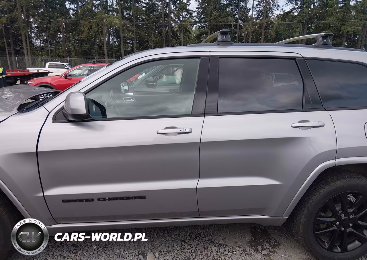 2018 Jeep Grand Cherokee Altitude 4X4 VIN:1C4RJFAG2JC491822 - 14