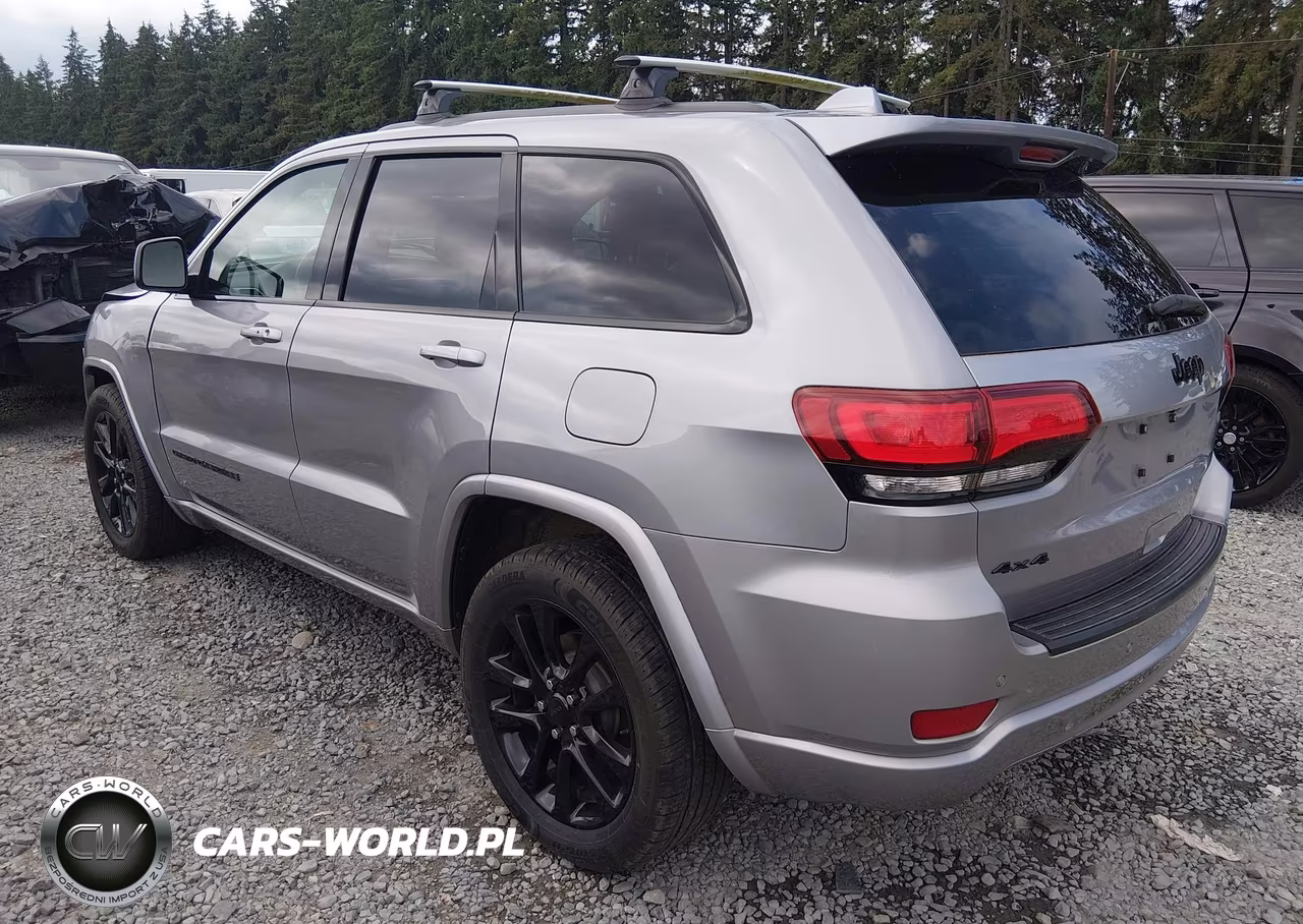 2018 Jeep Grand Cherokee Altitude 4X4 VIN:1C4RJFAG2JC491822 - 3