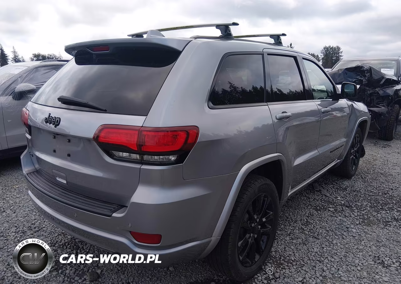 2018 Jeep Grand Cherokee Altitude 4X4 VIN:1C4RJFAG2JC491822 - 4