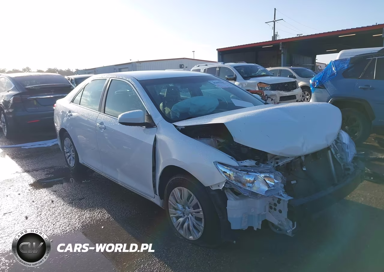 2014 Toyota Camry Le VIN:4T4BF1FK4ER441430 - 1