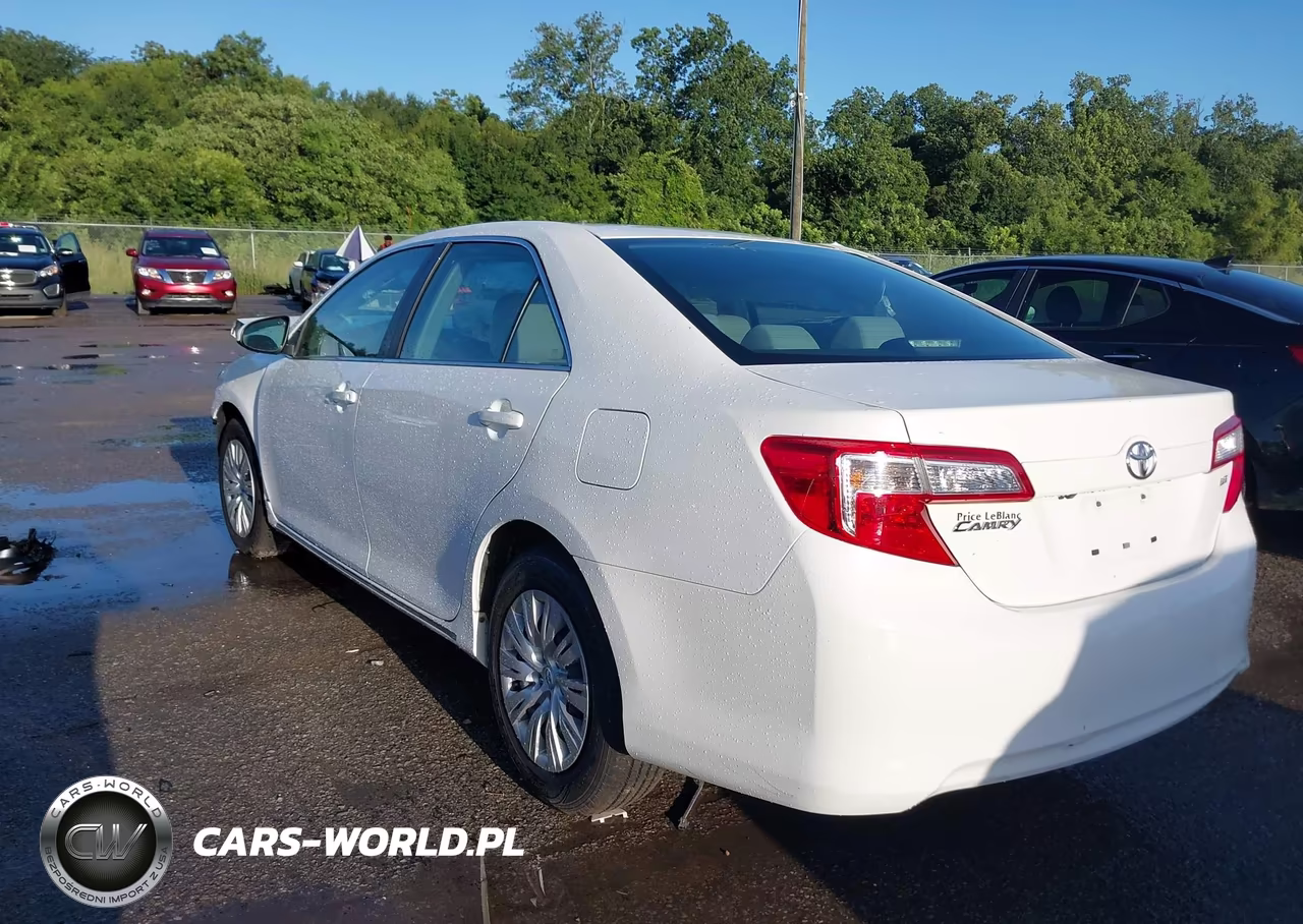 2014 Toyota Camry Le VIN:4T4BF1FK4ER441430 - 3