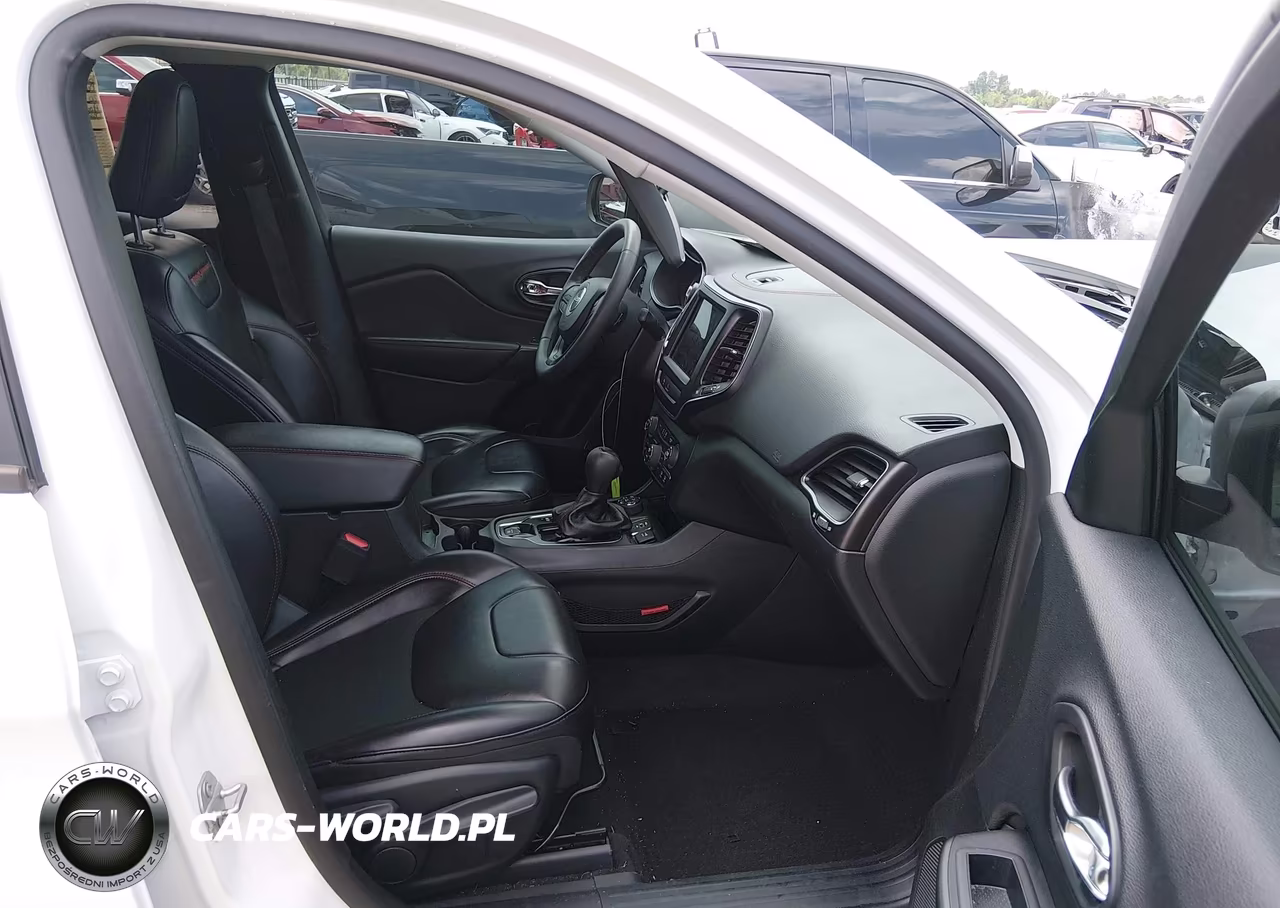 2020 Jeep Cherokee Trailhawk 4X4 VIN:1C4PJMBX2LD590311 - 5