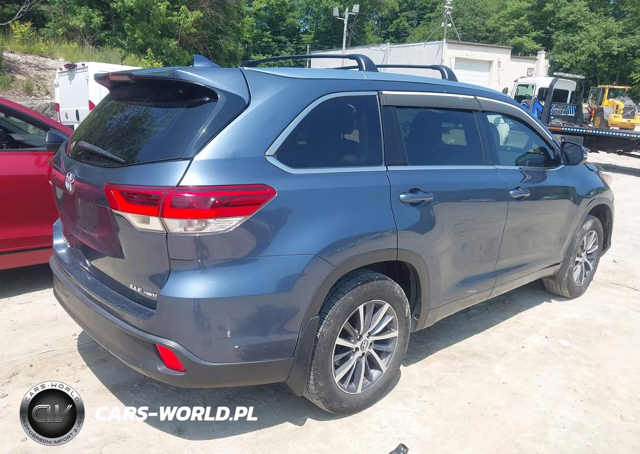 2017 Toyota Highlander Xle VIN:5TDJZRFH9HS449553 - 4