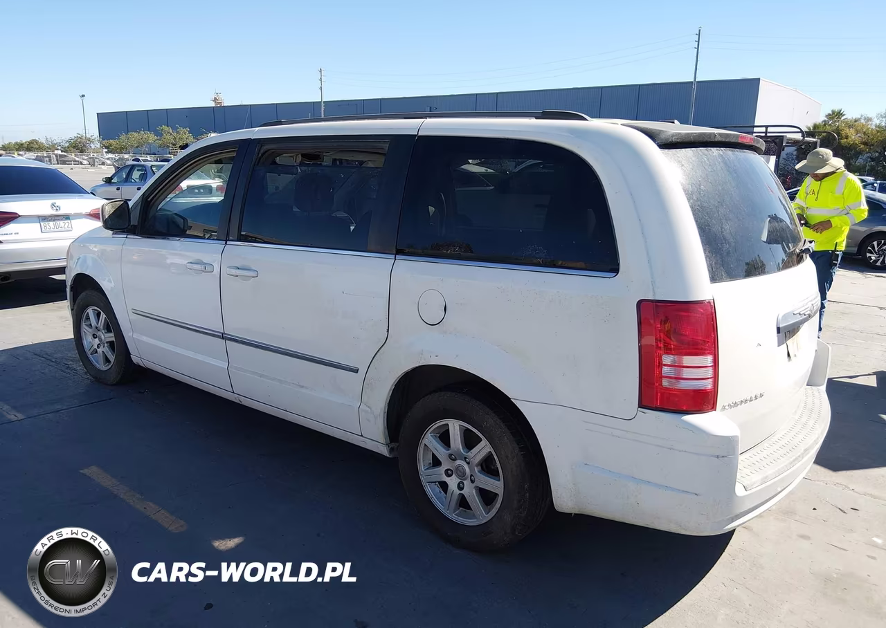 2010 Chrysler Town & Country Touring VIN:2A4RR5D17AR491925 - 3