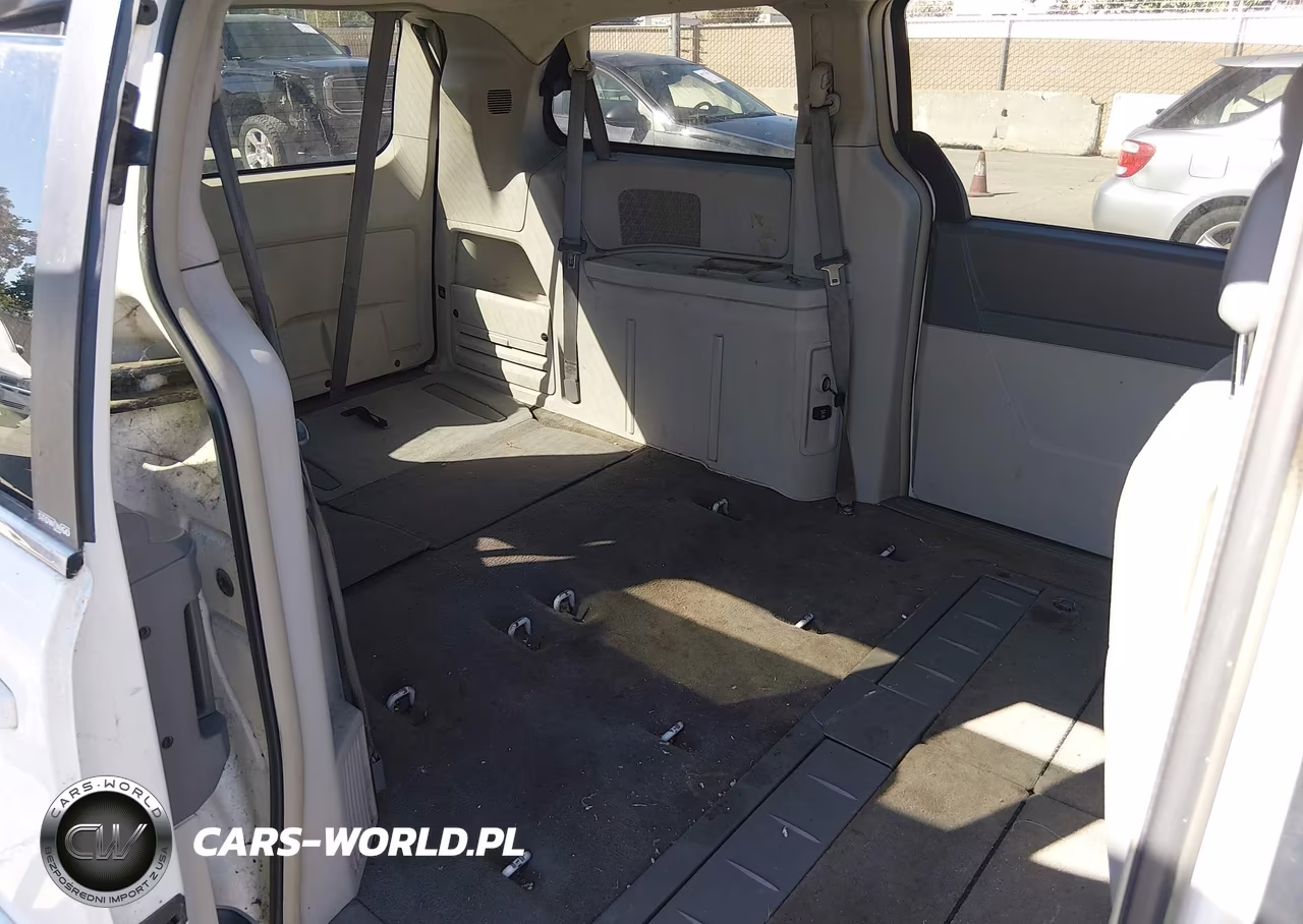 2010 Chrysler Town & Country Touring VIN:2A4RR5D17AR491925 - 8