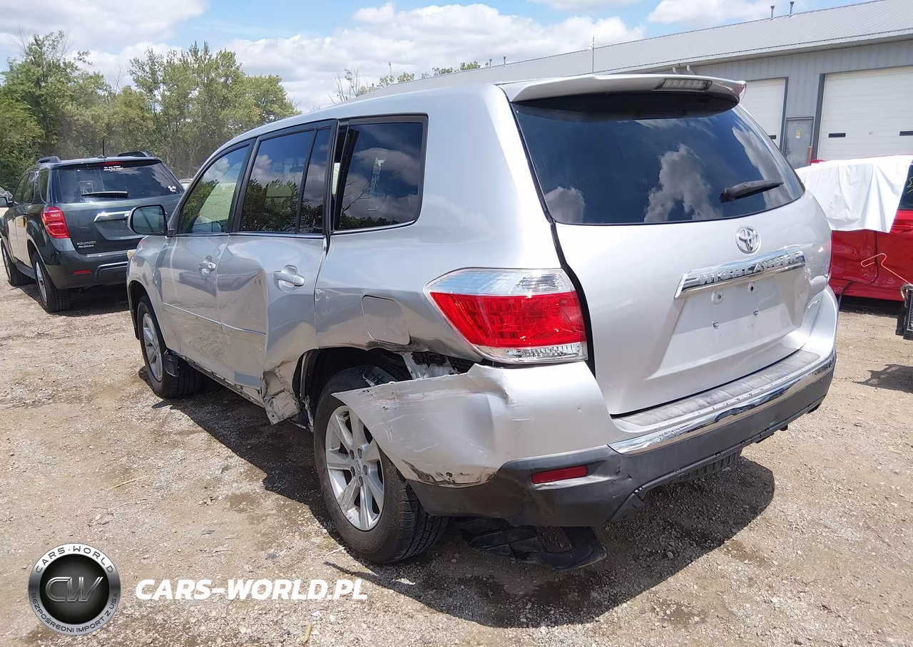 2011 Toyota Highlander Base V6 VIN:5TDBK3EH4BS055697 - 3