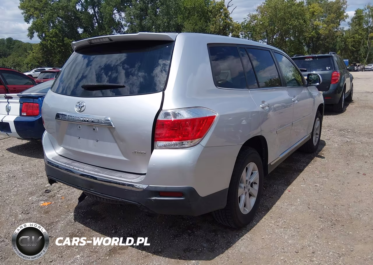 2011 Toyota Highlander Base V6 VIN:5TDBK3EH4BS055697 - 4
