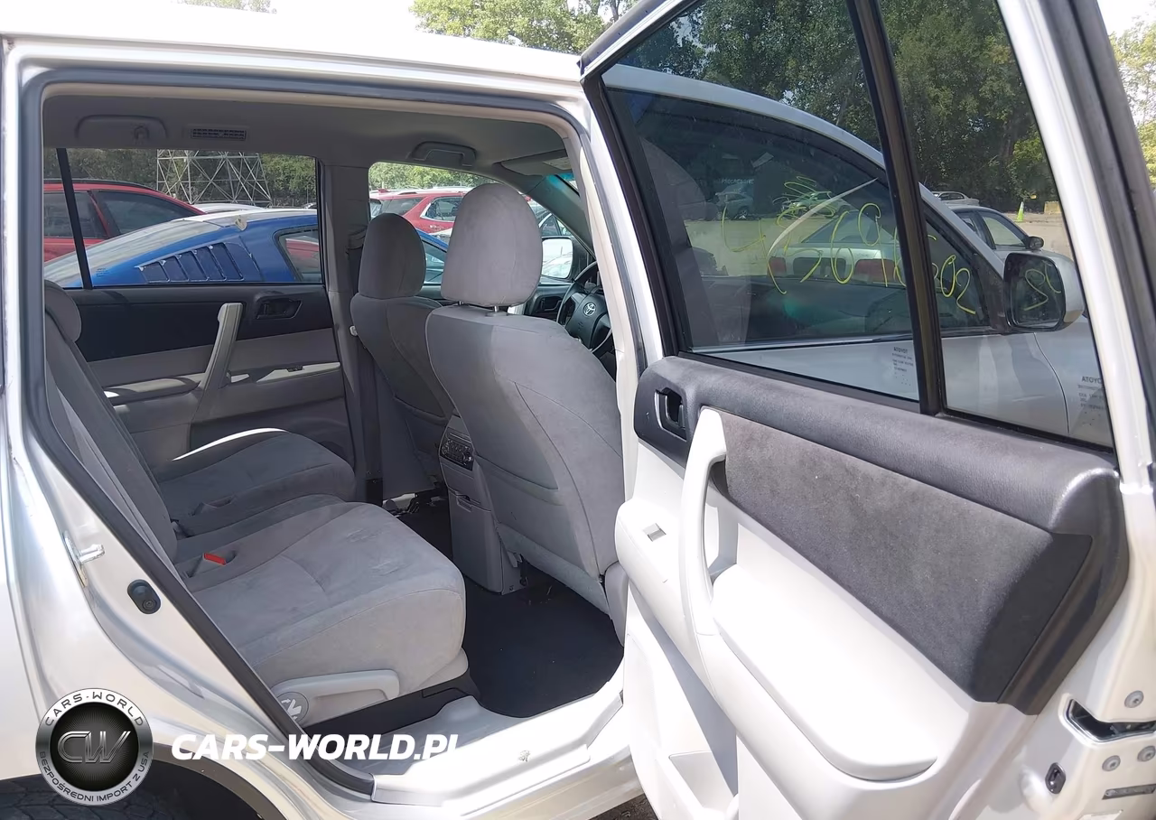 2011 Toyota Highlander Base V6 VIN:5TDBK3EH4BS055697 - 8