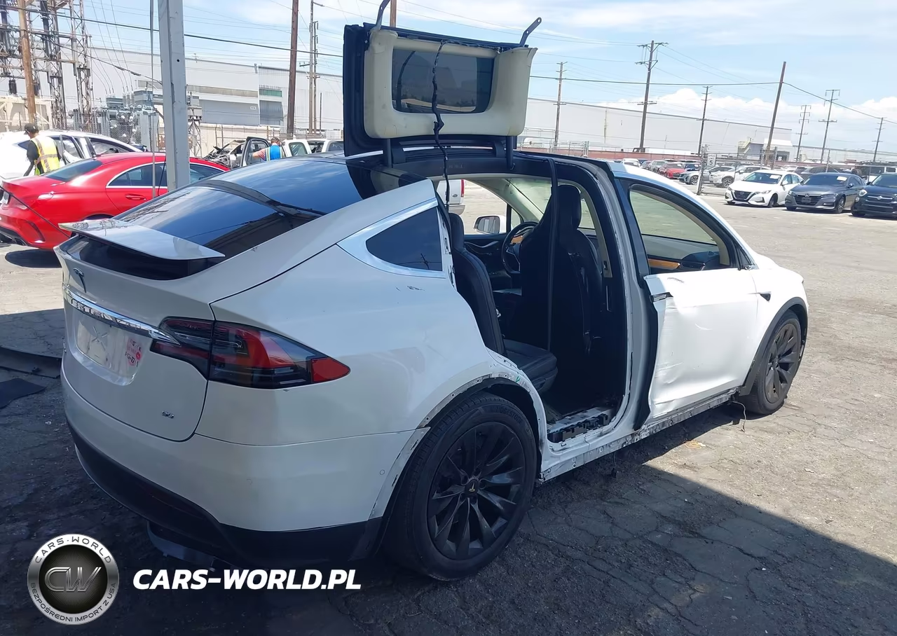 2017 Tesla Model X 100D-75D-90D VIN:5YJXCDE24HF032390 - 4
