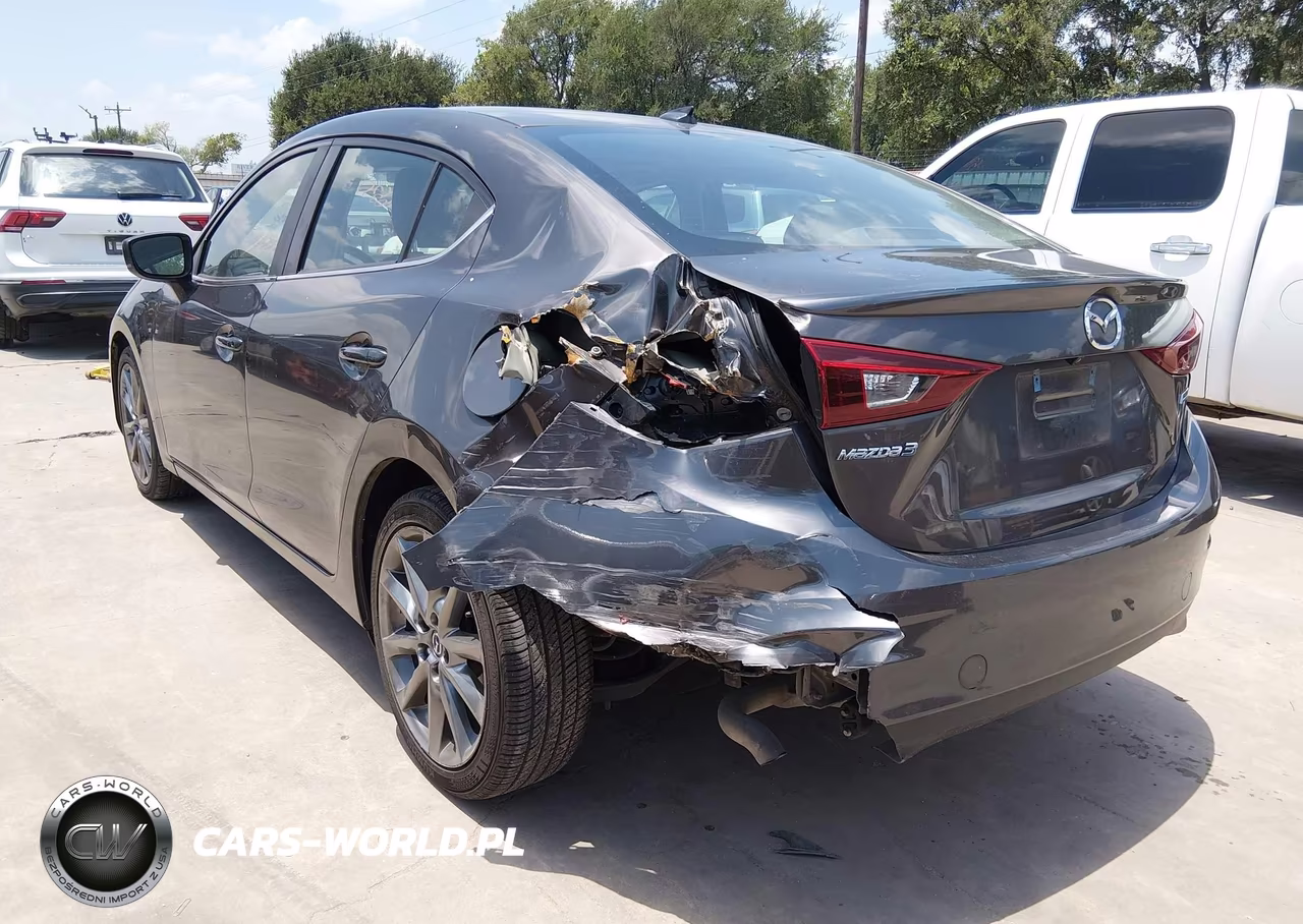 2018 Mazda Mazda3 Touring VIN:3MZBN1V3XJM174706 - 3