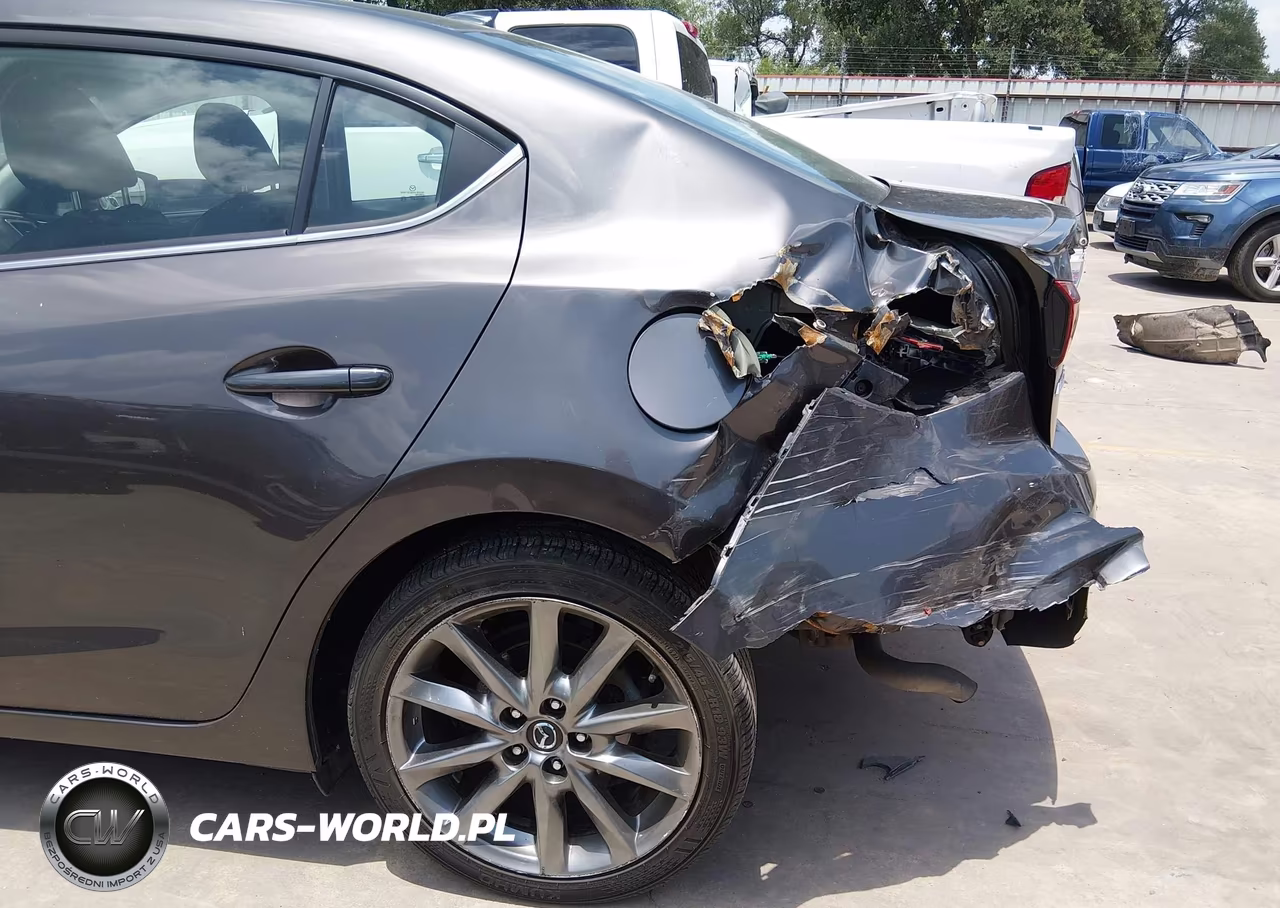 2018 Mazda Mazda3 Touring VIN:3MZBN1V3XJM174706 - 6