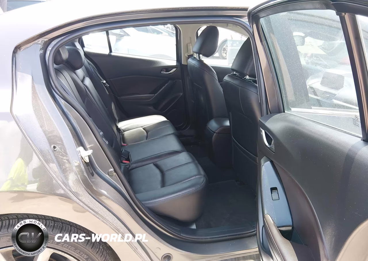 2018 Mazda Mazda3 Touring VIN:3MZBN1V3XJM174706 - 8