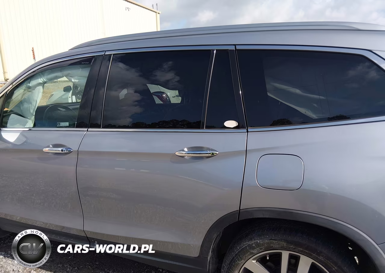2018 Honda Pilot Touring VIN:5FNYF5H95JB006462 - 15