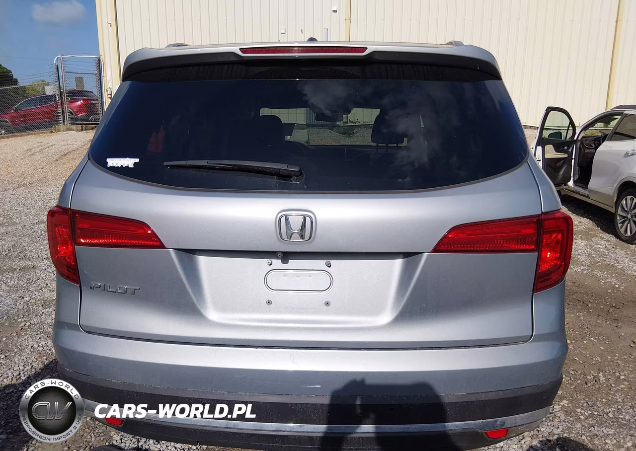 2018 Honda Pilot Touring VIN:5FNYF5H95JB006462 - 17