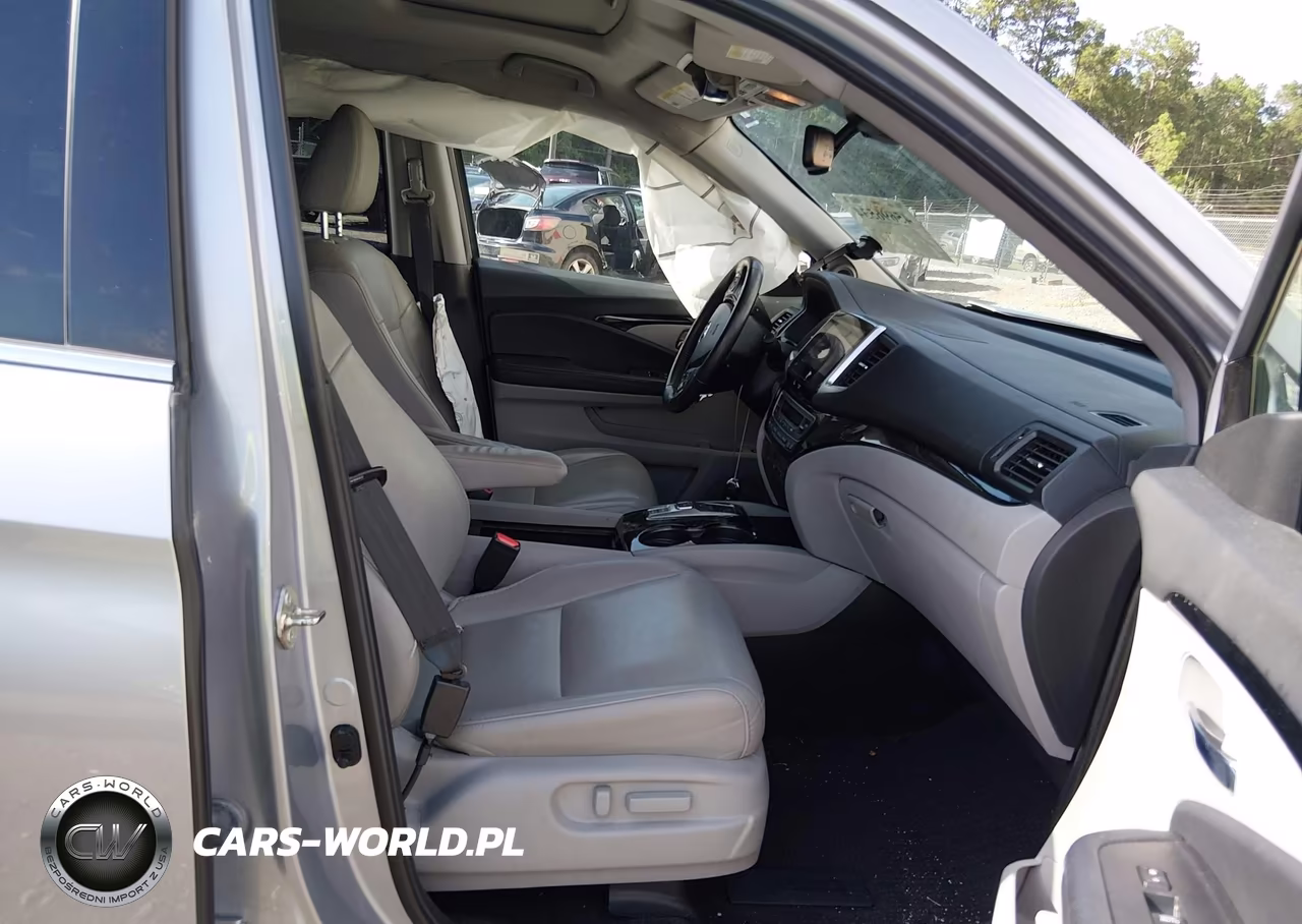 2018 Honda Pilot Touring VIN:5FNYF5H95JB006462 - 5