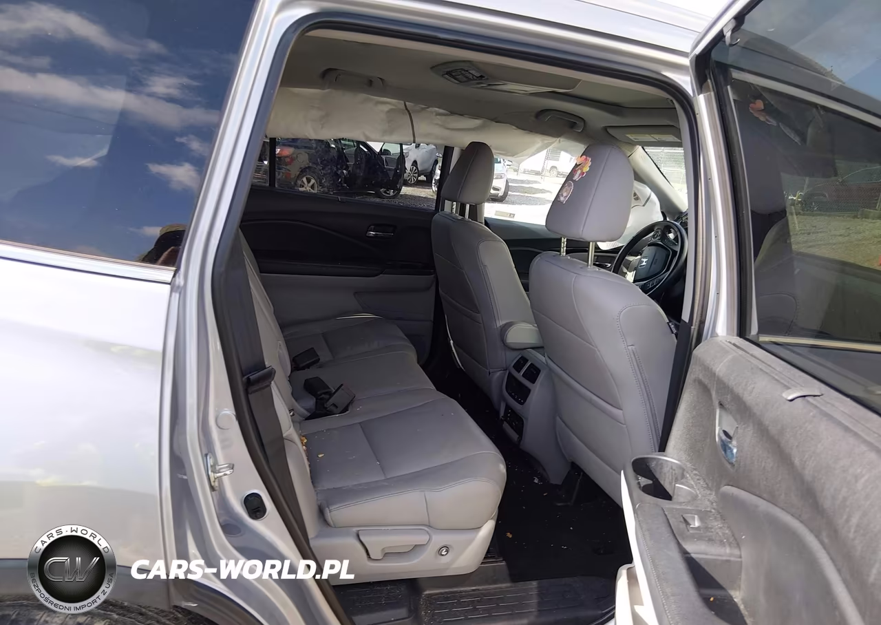 2018 Honda Pilot Touring VIN:5FNYF5H95JB006462 - 8