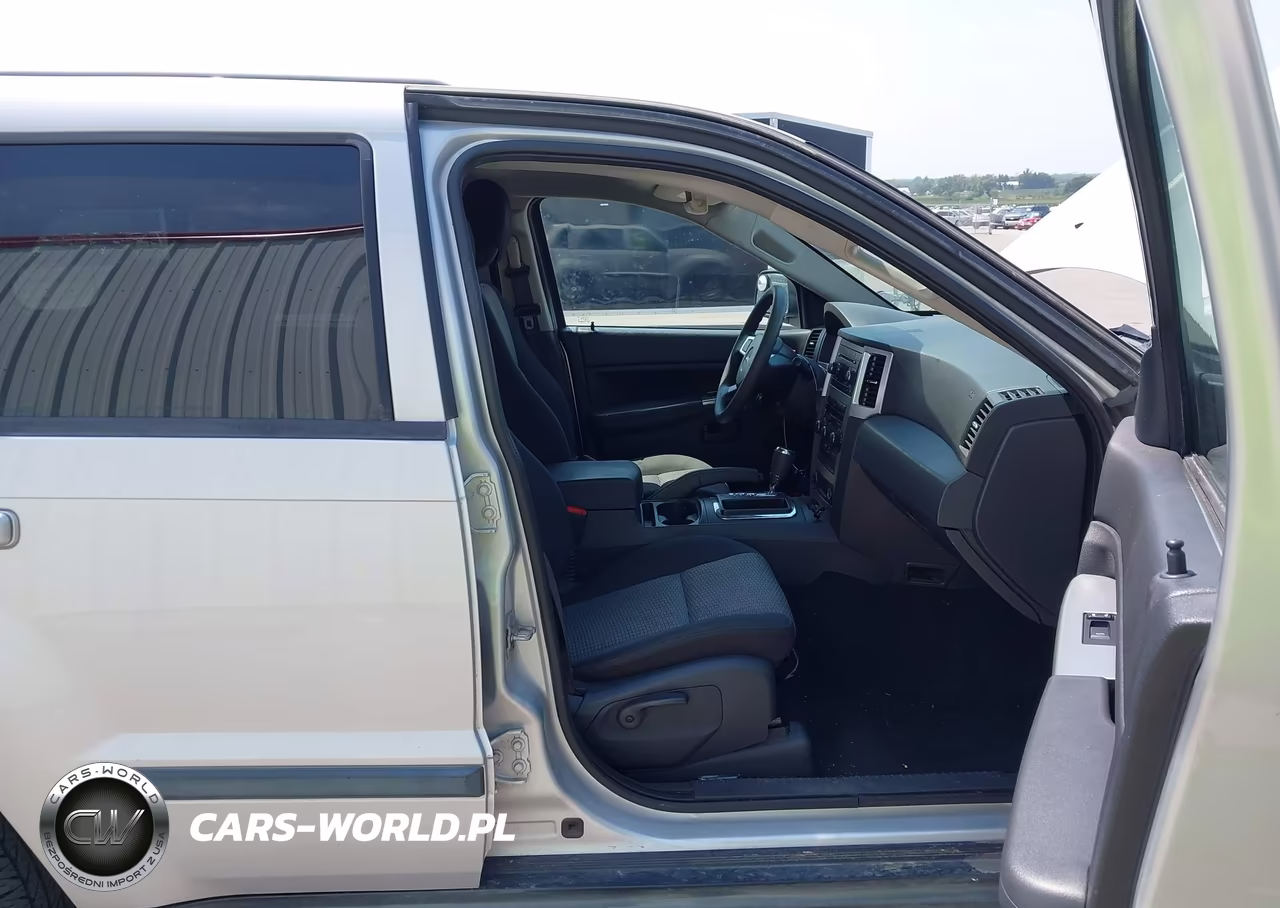 2008 Jeep Grand Cherokee Laredo VIN:1J8GR48K48C190017 - 5