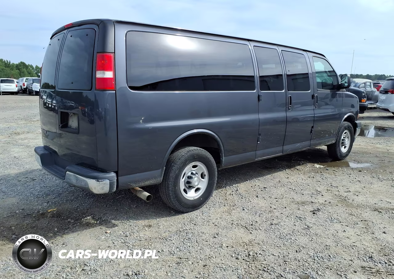 2017 Chevrolet Express 3500 Lt VIN:1GAZGPFG4H1302387 - 4