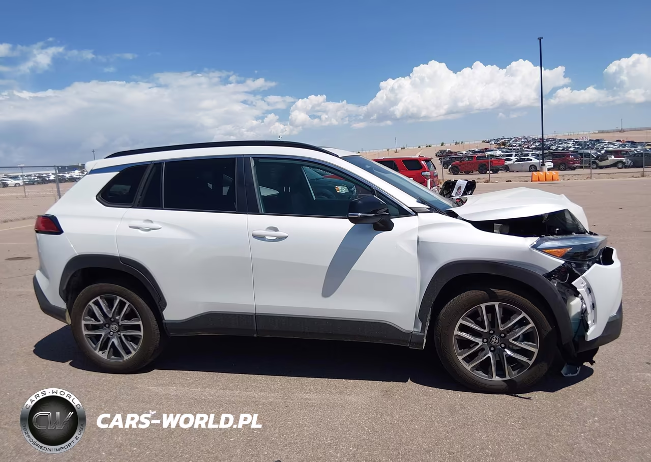 2026 Toyota Corolla Cross Xle VIN:7MUDAAAG6TV158334 - 13
