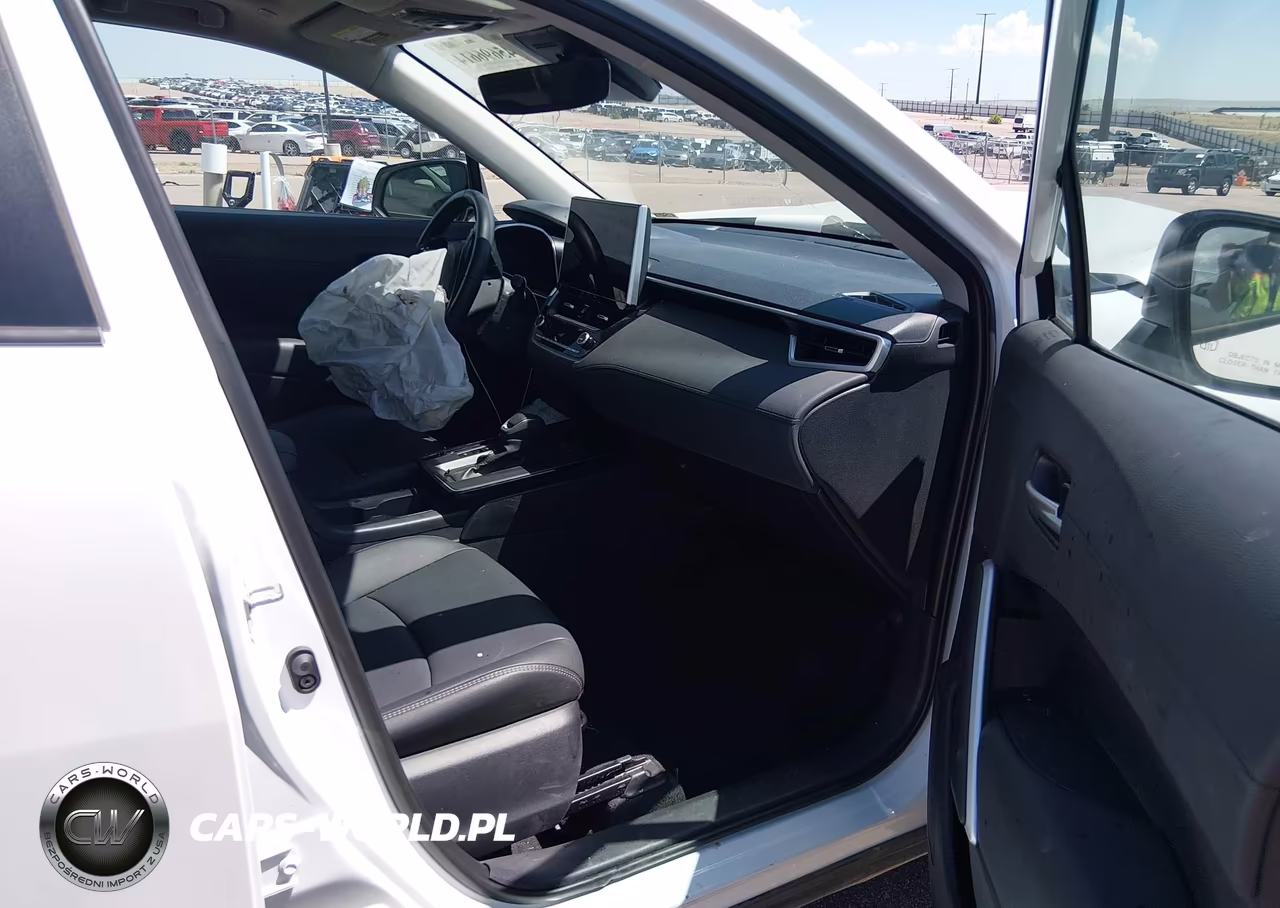 2026 Toyota Corolla Cross Xle VIN:7MUDAAAG6TV158334 - 5