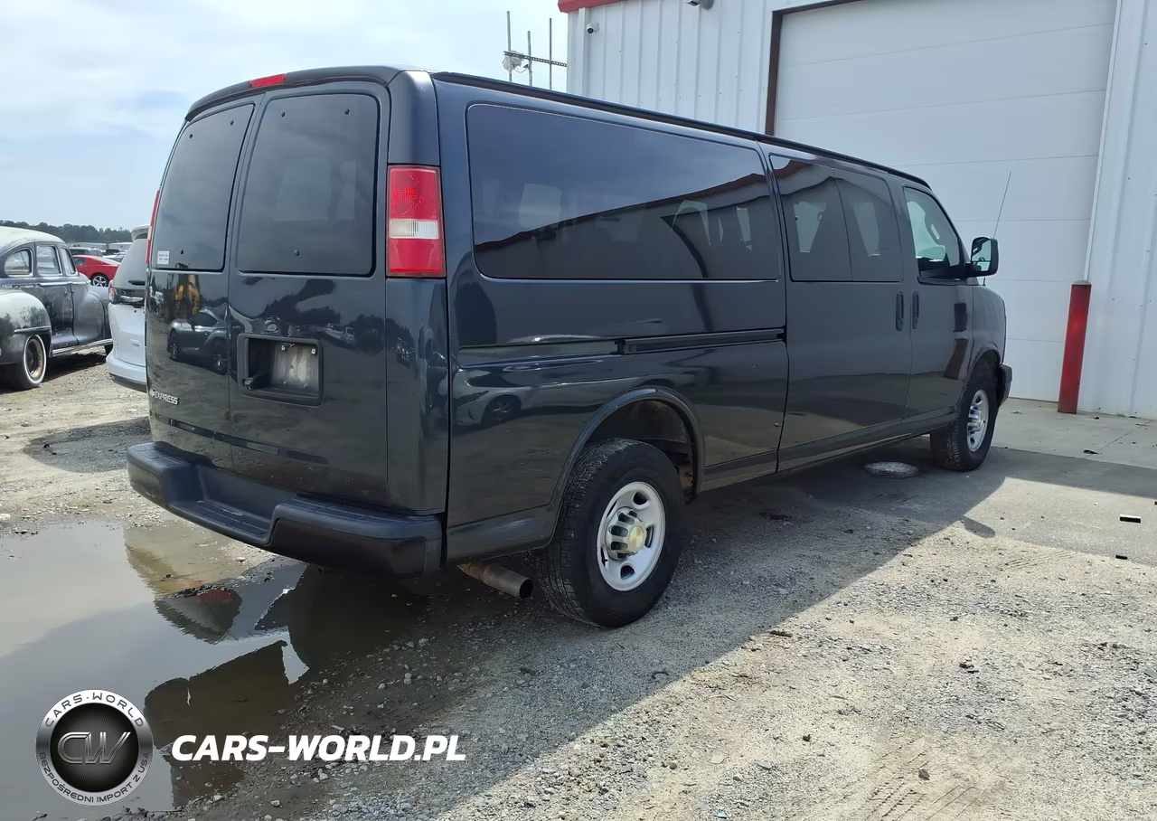2017 Chevrolet Express 3500 Ls VIN:1GAZGNFG8H1293651 - 4
